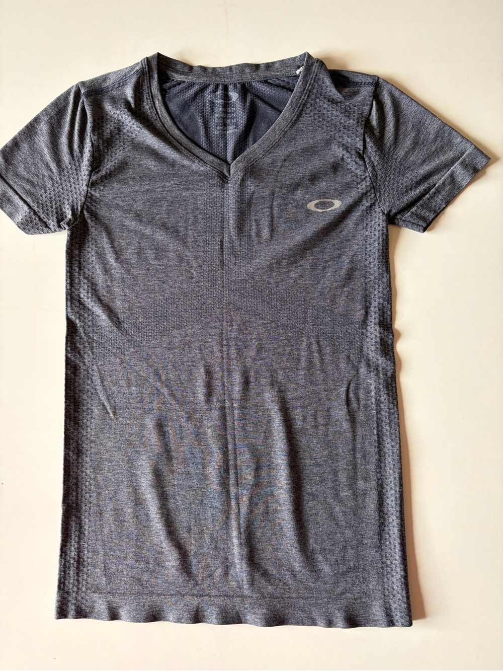 Oakley short sleeve workout athletic top shirt gray v-neck women’s size XS